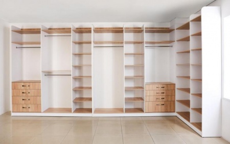 Conception de dressing &agrave; Saint-Vivien, astuces pour maximiser le rangement